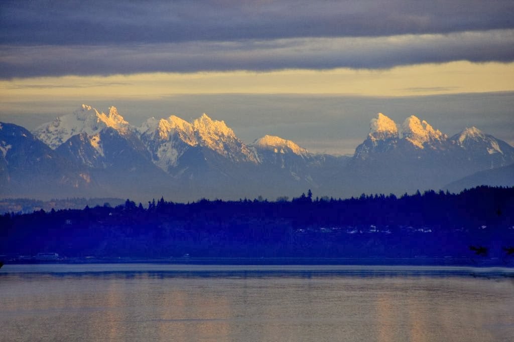 Beautiful Sunset in the Cascades 1 3772 Mt Baring area in winter