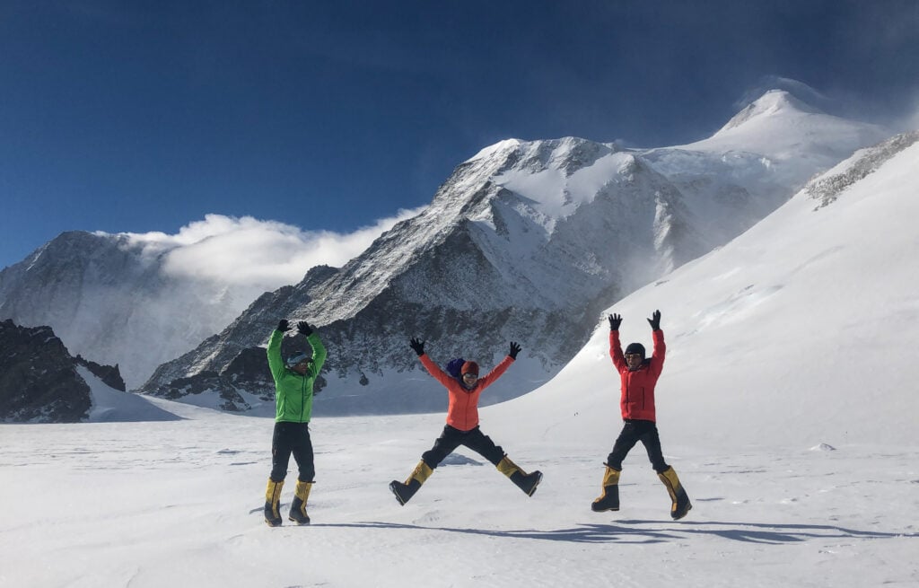 Vinson team jump Mike Roberts