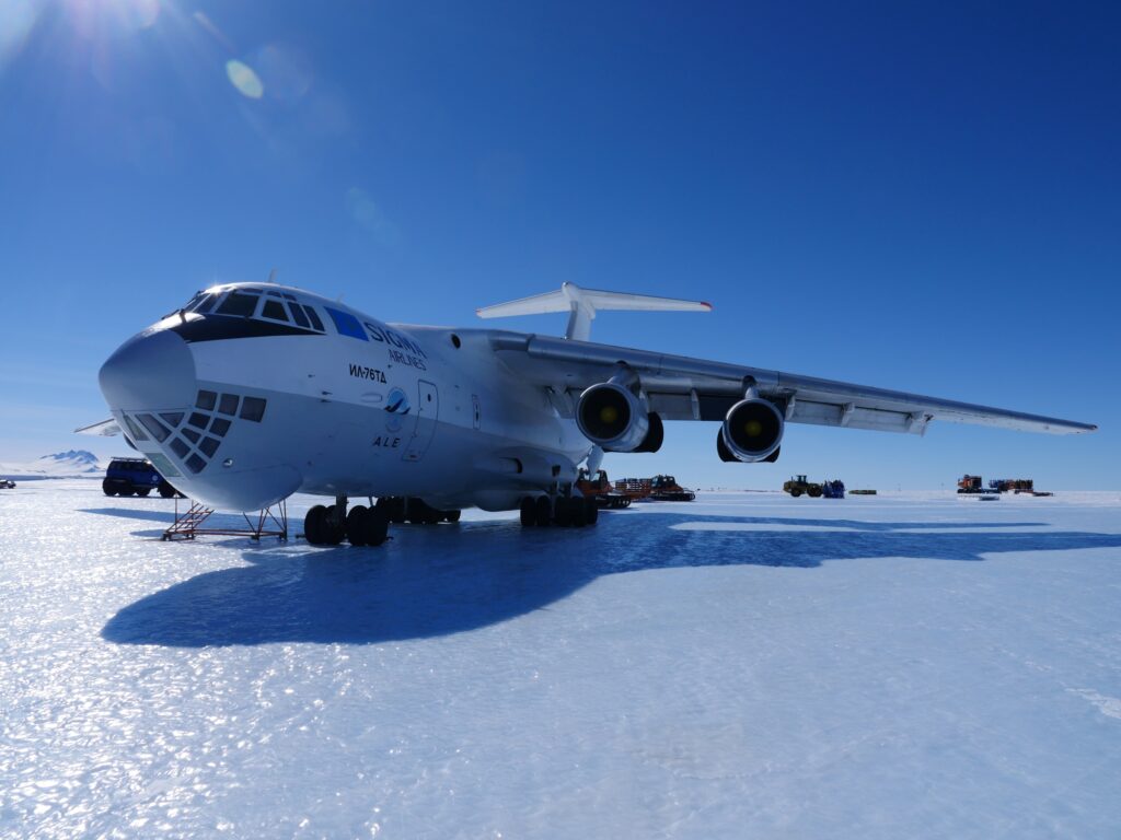 plane close SL