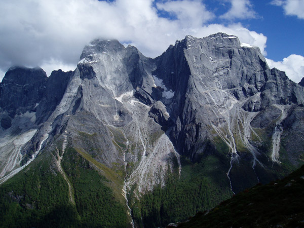 Massive granite peaks in the Siguniang region