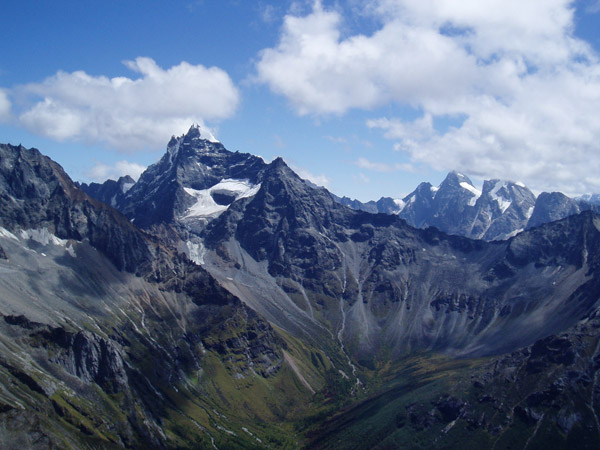 Unclimbed peak above Bipeng Valley
