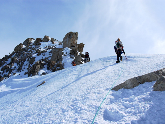 The Fixed Lines and the Ridge to High Camp 28 Approaching the fixed lines below Washburn's Thumb.