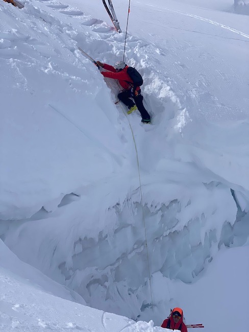 skier-crevasse-rescue-preparing-the-lip