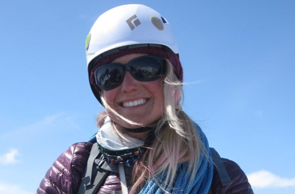 Liz Rocks Opens 1 Liz 7 ropeFB1